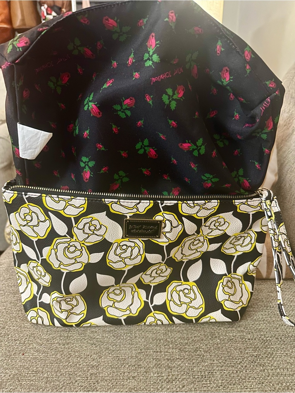 Betsey Johnson Black, White & Yellow Floral Wristlet Clutch w/ Rose Print Lining - Picture 13 of 16